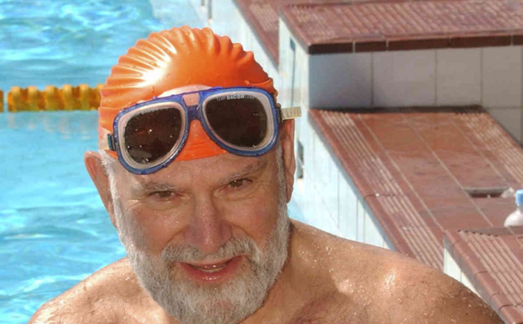 Sydney, August 30, 2002. Author Oliver Sacks at Victoria Park swimming pool today. Sacks wrote the book 'Awakenings' which was made into a movie starring Robins Williams and Robert De Niro. (AAP Image/Mick Tsikas) NO ARCHIVING