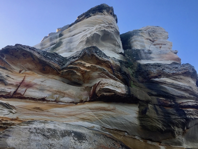 Sandstone rocks above Giles Baths Coogee, photo Therese Spruhan May 2017